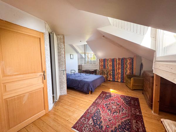 Maison 10 pièce(s) 6 chambre(s) 266 m²