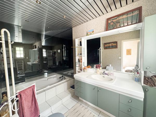 Maison 10 pièce(s) 6 chambre(s) 266 m²
