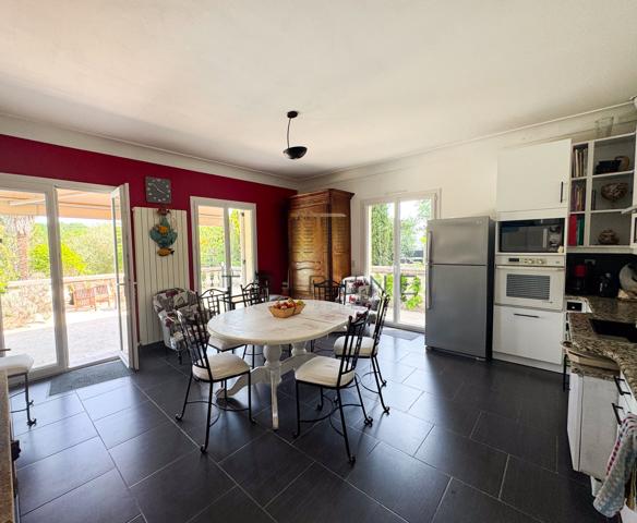 Maison 10 pièce(s) 6 chambre(s) 266 m²