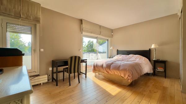 MAISON D'ARCHITECTE - VUE LAC ET PISCINE INTÉRIEURE