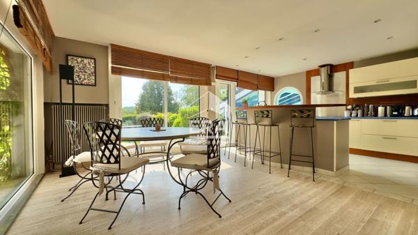 MAISON D'ARCHITECTE - VUE LAC ET PISCINE INTÉRIEURE