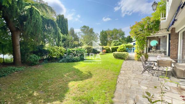 MAISON D'ARCHITECTE - VUE LAC ET PISCINE INTÉRIEURE