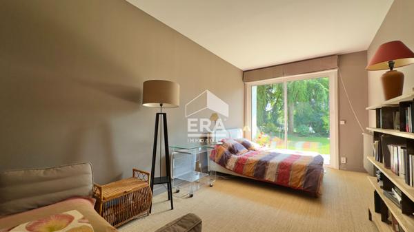 MAISON D'ARCHITECTE - VUE LAC ET PISCINE INTÉRIEURE