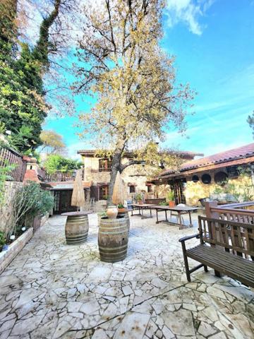 MAGNIFIQUE DEMEURE AUTHENTIQUE ET COSSUE