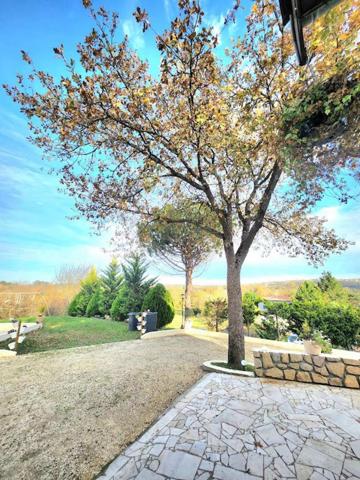 MAGNIFIQUE DEMEURE AUTHENTIQUE ET COSSUE