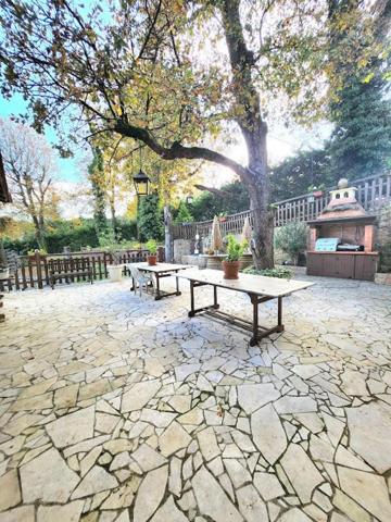 MAGNIFIQUE DEMEURE AUTHENTIQUE ET COSSUE