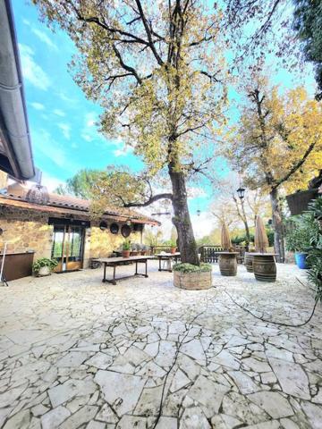 MAGNIFIQUE DEMEURE AUTHENTIQUE ET COSSUE