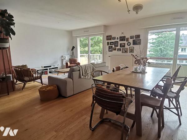 LE RHEU - centre-ville, appartement T3 de 87 m² avec cave et stationnement privatifs