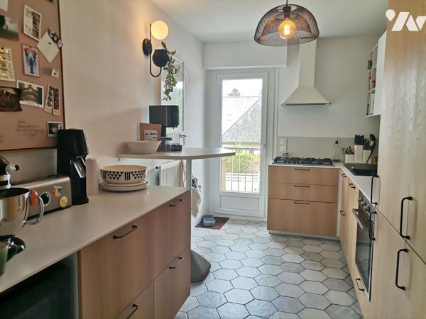 LE RHEU - centre-ville, appartement T3 de 87 m² avec cave et stationnement privatifs