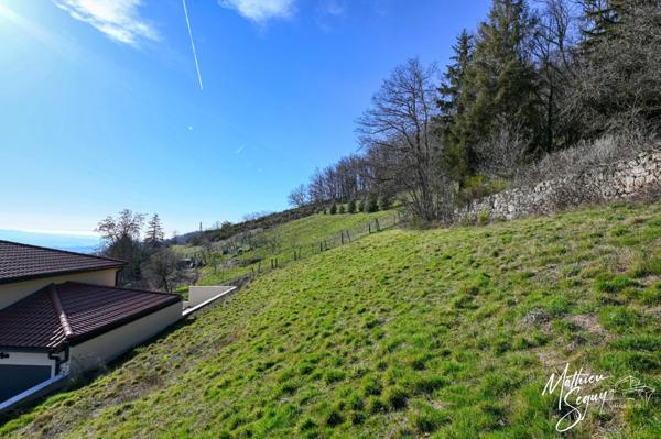 Terrain constructible, bien situé, ensoleillé et offrant un fort potentiel !