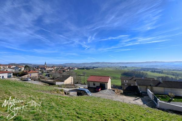 Terrain constructible, bien situé, ensoleillé et offrant un fort potentiel !