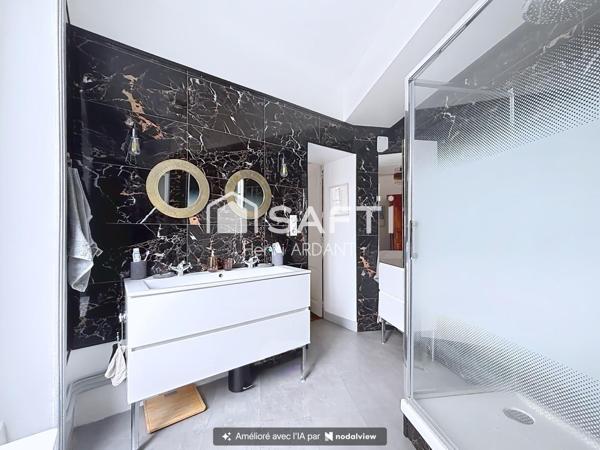 Parking, ascenseur, trois chambres en Centre-ville !