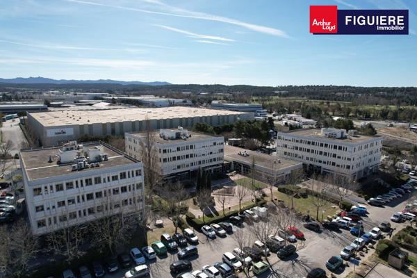 LOCAUX RENOVES AIX POLE D'ACTIVITÉ AU 2ÈME ÉTAGE