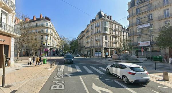 OZ IMMOBILIER – LOCAL COMMERCIAL de 800m² à GRENOBLE