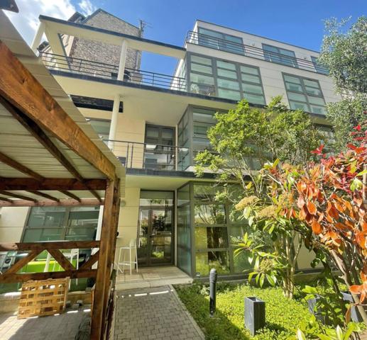 Location bureaux à Boulogne-Billancourt avec jardin privatif