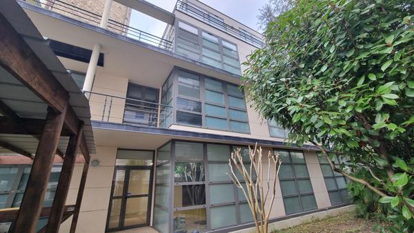 Location bureaux à Boulogne-Billancourt avec jardin privatif