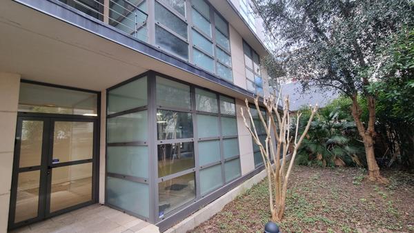 Location bureaux à Boulogne-Billancourt avec jardin privatif