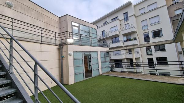 Location bureaux à Boulogne-Billancourt avec jardin privatif