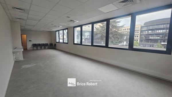 Bureaux à louer surfaces modulables Lyon 5ème dans immeuble médical