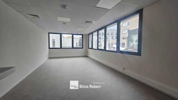 Bureaux à louer surfaces modulables Lyon 5ème dans immeuble médical