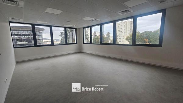 Bureaux à louer surfaces modulables Lyon 5ème dans immeuble médical