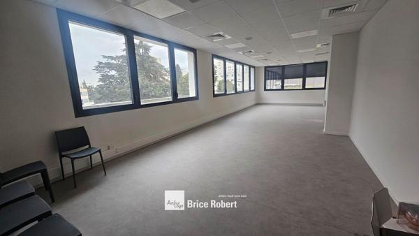 Bureaux à louer surfaces modulables Lyon 5ème dans immeuble médical