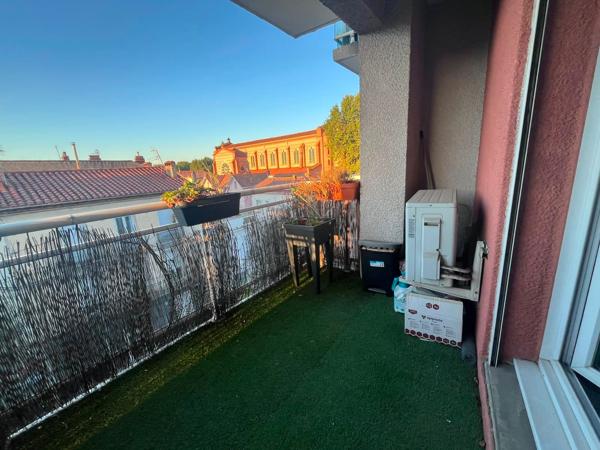 Appartement T3 meublé (terrasse, cave, ascenseur, place de parking)