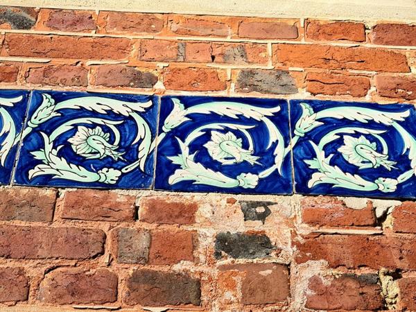 Chaumont en Vexin - Maison de Maître du 19ème de 210 m2 - 4 chambres - un ascenseur  qui permet accéder à tous les étages - cave et bâtiments - sur 2.957 m2 de parc arboré - Prix :  582.000