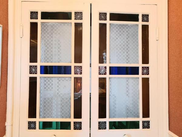 Chaumont en Vexin - Maison de Maître du 19ème de 210 m2 - 4 chambres - un ascenseur  qui permet accéder à tous les étages - cave et bâtiments - sur 2.957 m2 de parc arboré - Prix :  582.000