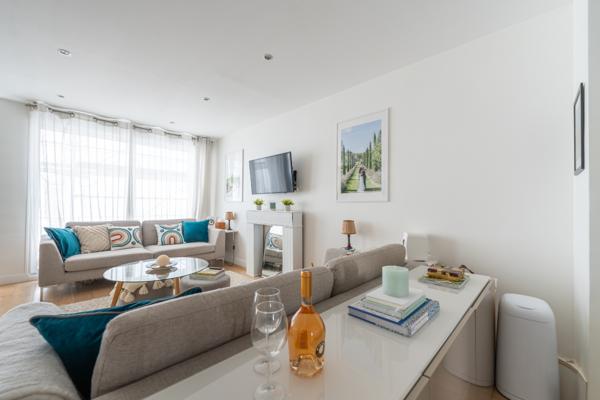 T3 lumineux & impeccable dans une copropriété rénovée & calme proche de tous commerces & transports