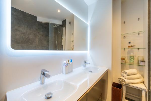 T3 lumineux & impeccable dans une copropriété rénovée & calme proche de tous commerces & transports