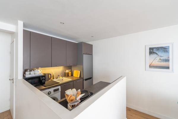 T3 lumineux & impeccable dans une copropriété rénovée & calme proche de tous commerces & transports