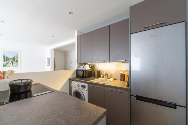 T3 lumineux & impeccable dans une copropriété rénovée & calme proche de tous commerces & transports