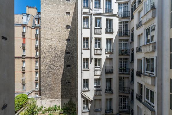 T3 lumineux & impeccable dans une copropriété rénovée & calme proche de tous commerces & transports