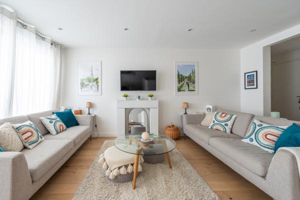 T3 lumineux & impeccable dans une copropriété rénovée & calme proche de tous commerces & transports