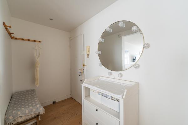 T3 lumineux & impeccable dans une copropriété rénovée & calme proche de tous commerces & transports