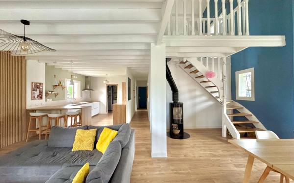 Maison à vendre    7 pièces • 171 m2 Saint-Médard-en-Jalles