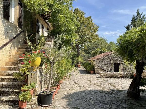 Achat - Maison Gourdon 46300 17 pièces 230 m 2 7 m 2