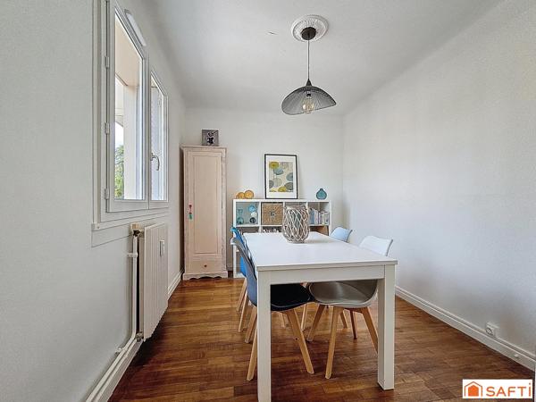 T4 traversant, lumineux,cuisine indépendante, 2 chambres.