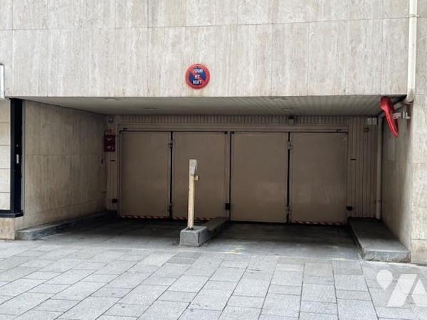NEUILLY SUR SEINE - RUE MICHELIS - BOX A VENDRE - 