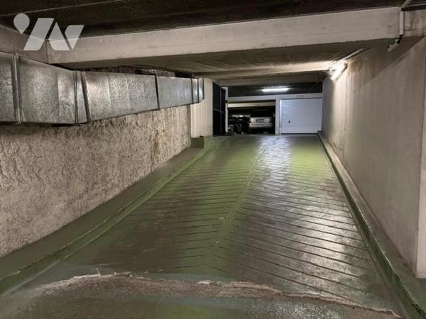 NEUILLY SUR SEINE - RUE MICHELIS - BOX A VENDRE - 