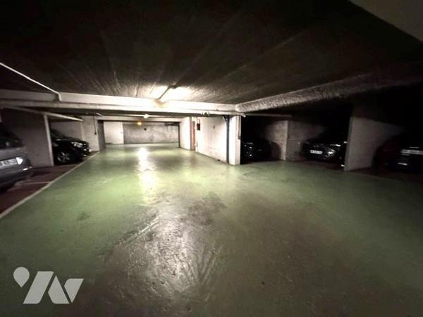 NEUILLY SUR SEINE - RUE MICHELIS - BOX A VENDRE - 