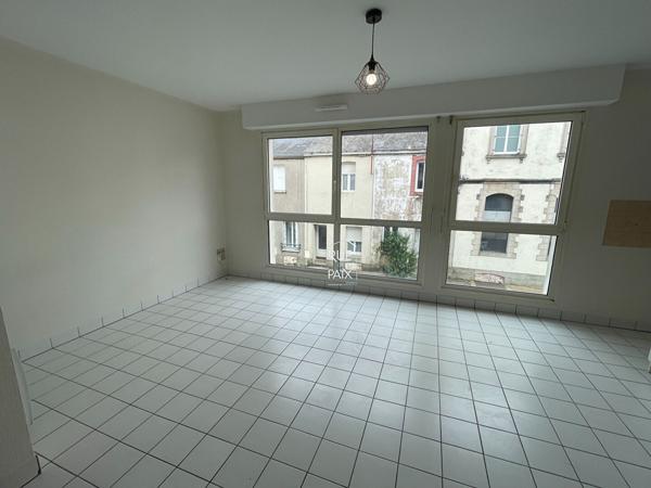 79300 BRESSUIRE Studio non-meublé à louer centre-ville de Bressuire