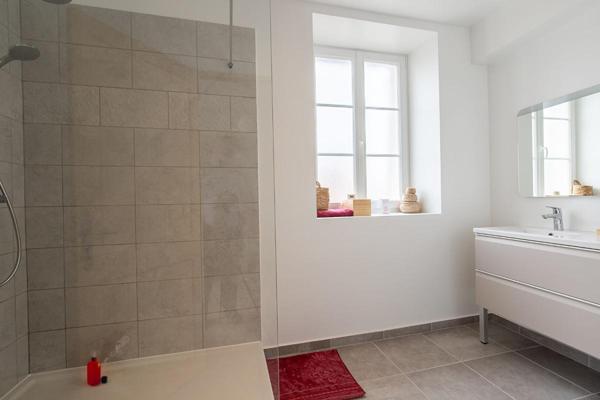 Maison ancienne rénovée sur LONGUESSE