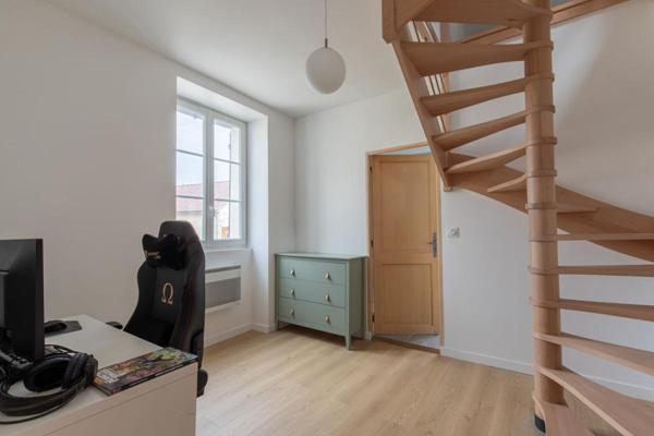 Maison ancienne rénovée sur LONGUESSE