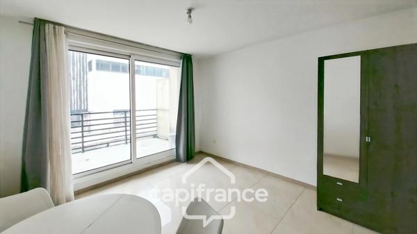 Bagnolet-A vendre studio 18,14 m2 avec terrasse 7 m2-Lumineux-bon état-5mn à pied métro L3 - Proche Montreuil
