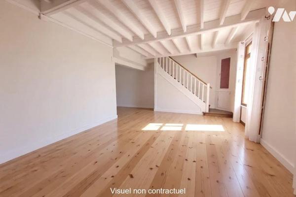 Emplacement privilégié pour cette maison semi mitoyenne située en front de mer !
A deux pas de...