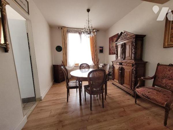 Emplacement privilégié pour cette maison semi mitoyenne située en front de mer !
A deux pas de...