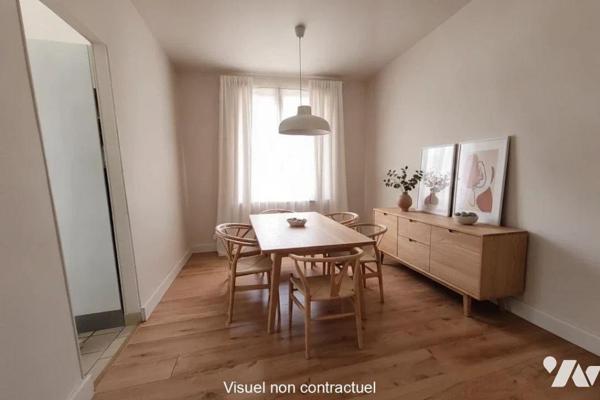 Emplacement privilégié pour cette maison semi mitoyenne située en front de mer !
A deux pas de...