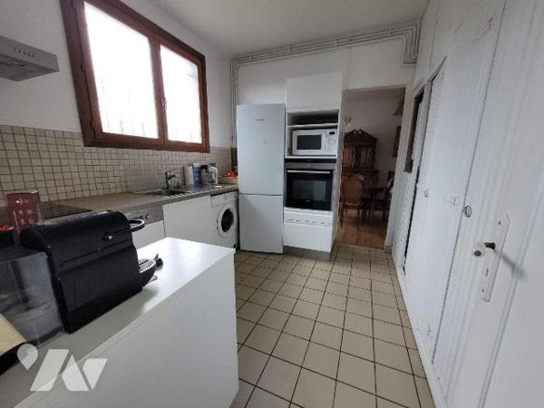 Emplacement privilégié pour cette maison semi mitoyenne située en front de mer !
A deux pas de...